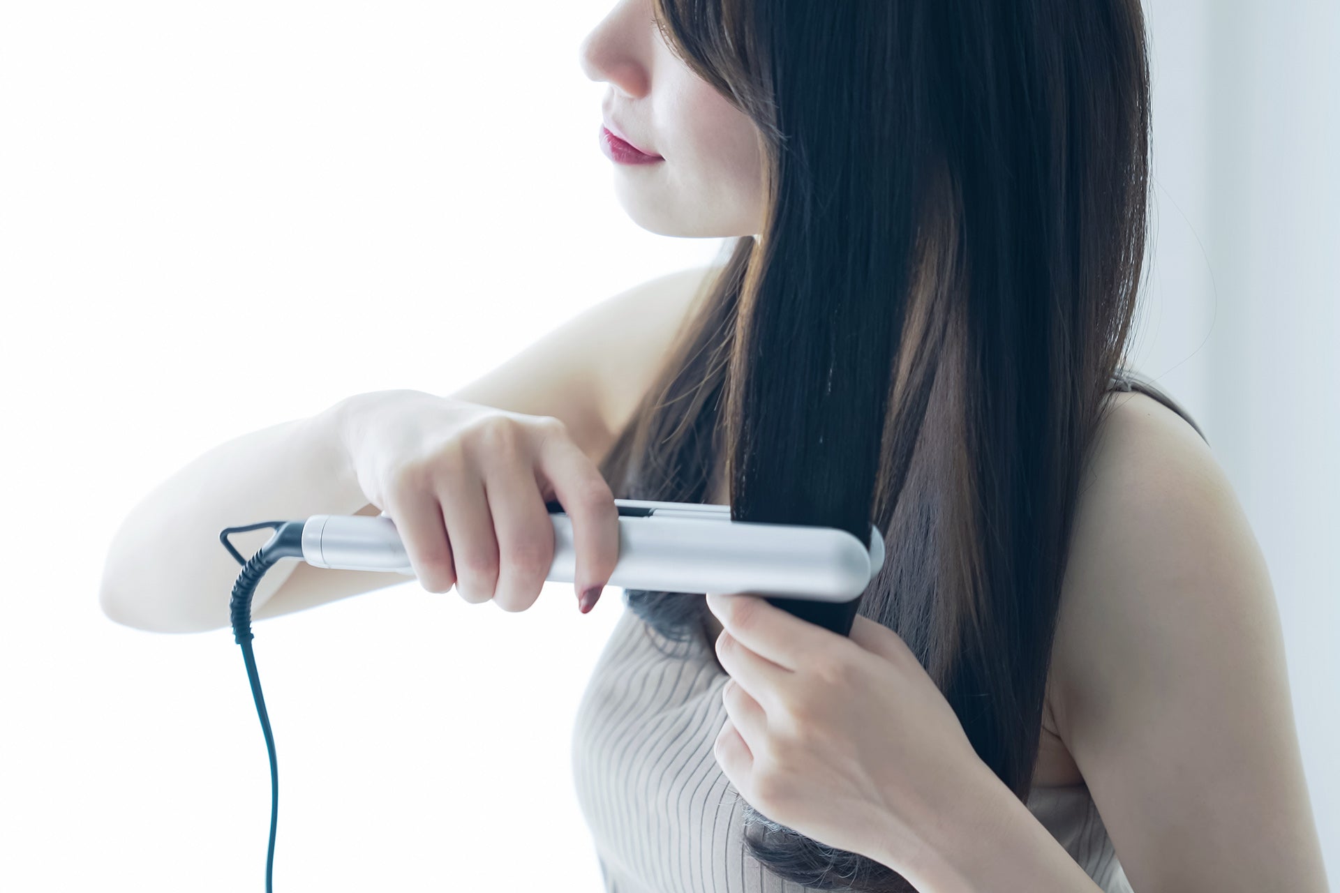 ダメージを抑えて美しく! 低温ヘアアイロンでスタイリングするコツ